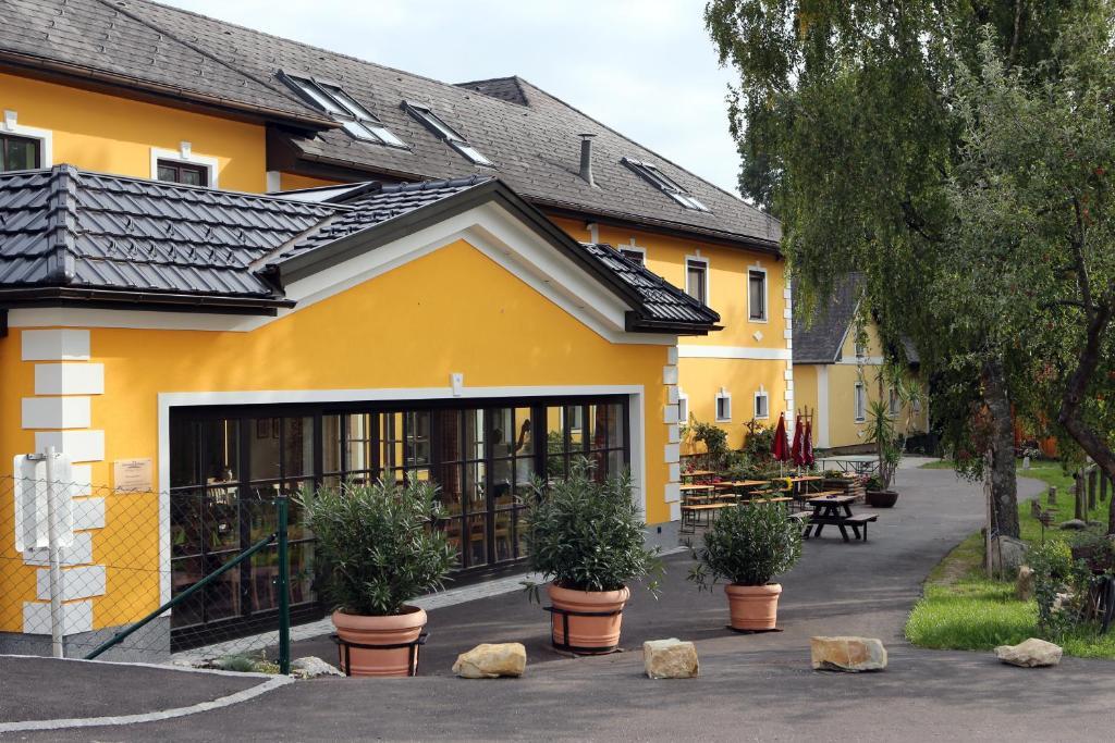 Отель Perbersdorfer Heuriger Нойхофен-на-Ибсе Экстерьер фото